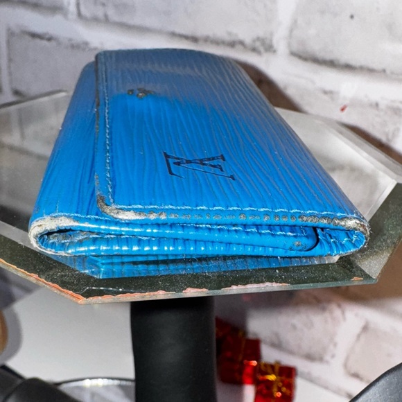 Louis Vuitton GUC Blue Epi Leather 3 ring Key Holder - Picture 4 of 6